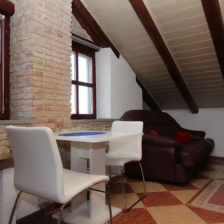 Traumhaftes Studio-apartment Nur 400 Meter Zum Inmitten Der Altstadt Von Appartement