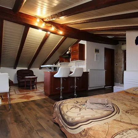 Traumhaftes Studio-apartment Nur 400 Meter Zum Inmitten Der Altstadt Von 公寓 罗维尼