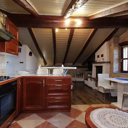 Traumhaftes Studio-apartment Nur 400 Meter Zum Inmitten Der Altstadt Von 罗维尼