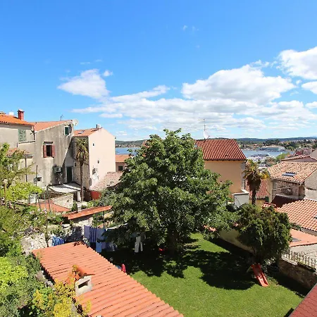 Traumhaftes Studio-apartment Nur 400 Meter Zum Inmitten Der Altstadt Von Rovinj