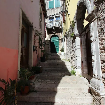 Traumhaftes Studio-apartment Nur 400 Meter Zum Inmitten Der Altstadt Von Appartement Rovinj