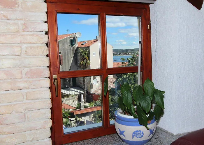 Traumhaftes Studio-apartment Nur 400 Meter Zum Inmitten Der Altstadt Von Rovinj