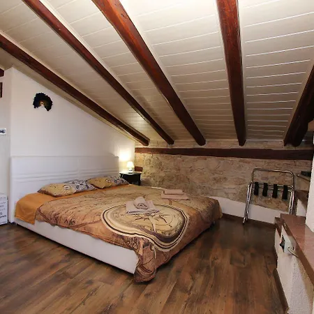 Apartment Traumhaftes Studio-apartment Nur 400 Meter Zum Inmitten Der Altstadt Von Rovinj