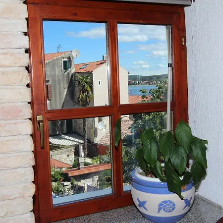 Traumhaftes Studio-apartment Nur 400 Meter Zum Inmitten Der Altstadt Von Rovinj